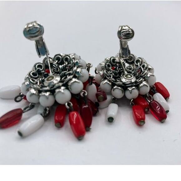 Vogue Vintage Dangle Lucite Beads Red and White Clip On Earrings 1960s 1970s - Picture 6 of 10